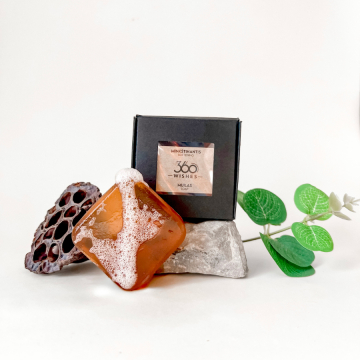 Minkštinantis rankų muilas - Myrrh & Tonka